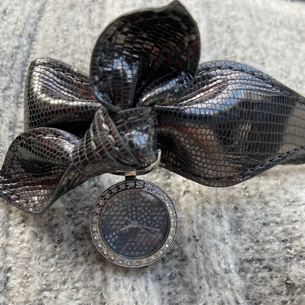 GUESS Bow Watch